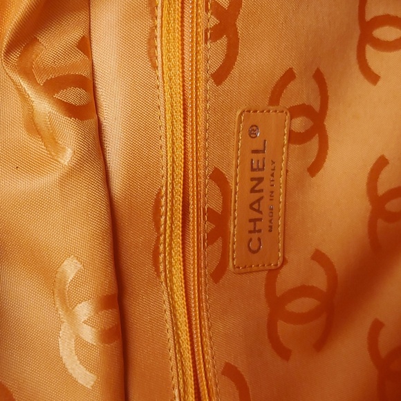 🤩Used twice 100% authentic Chanel calfskin tote bag "price firm" - Picture 12 of 17